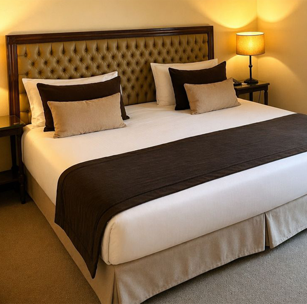 Our standard rooms offer all the necessary comforts to make your stay a relaxing one at our hotel. They also allow you to share a twin room. <br><br><a href="https://hotelacropole.com/en/accommodation/standard-room/" style="color: #C5A059; font-weight: bold; text-decoration: none;"> SEE ROOM →</a>